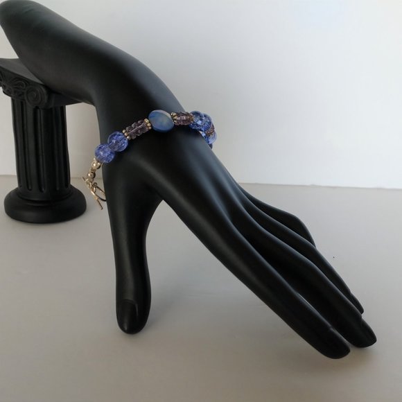 Purple Beaded Bracelet with Periwinkle Shells Handmade 7.5 Inches - Picture 3 of 16